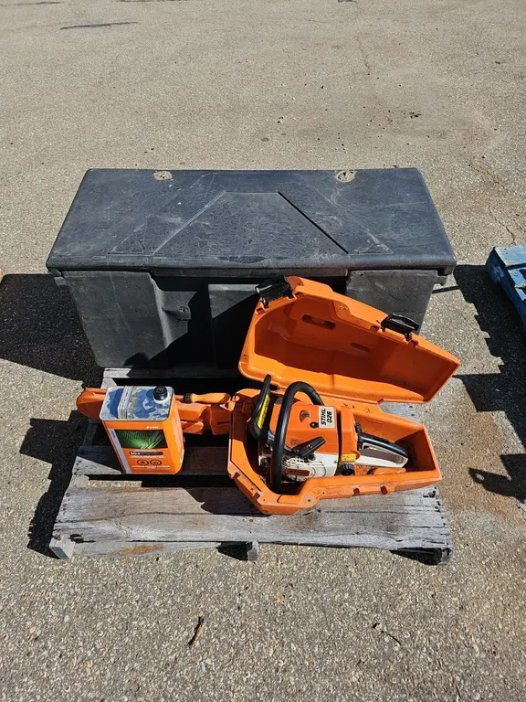 Stihl 026 Chainsaw w/ Case, Large Support Case & Fuel Cell