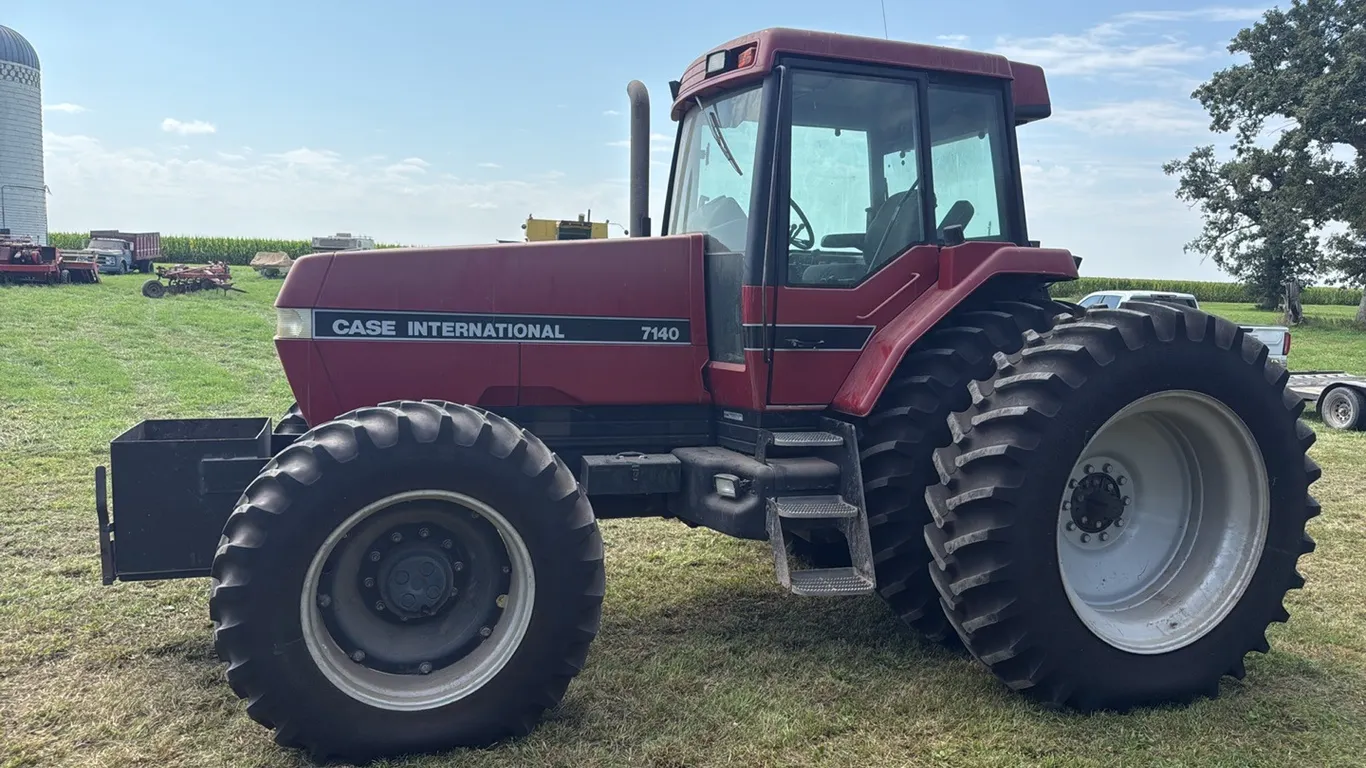 Case IH 7140 Magnum Tractor w/ Rockbox , 18.4R42 Rears, Front Wheel Assist, 3,891 Hrs - 4% Buyer Premium on This Lot