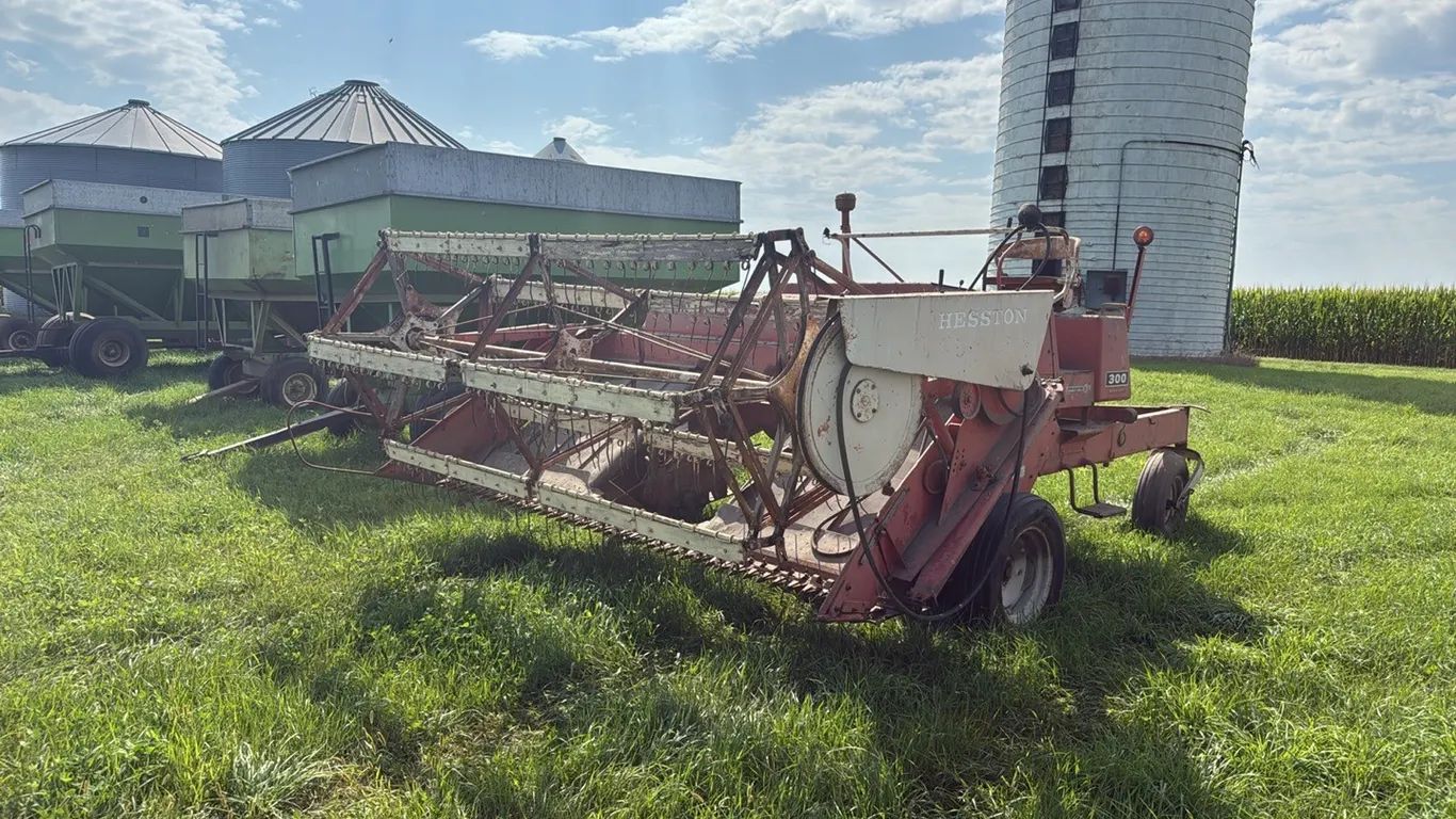 Hesston 300 Swather w/ 10’ Head * Not Running and Missing a Front Wheel*