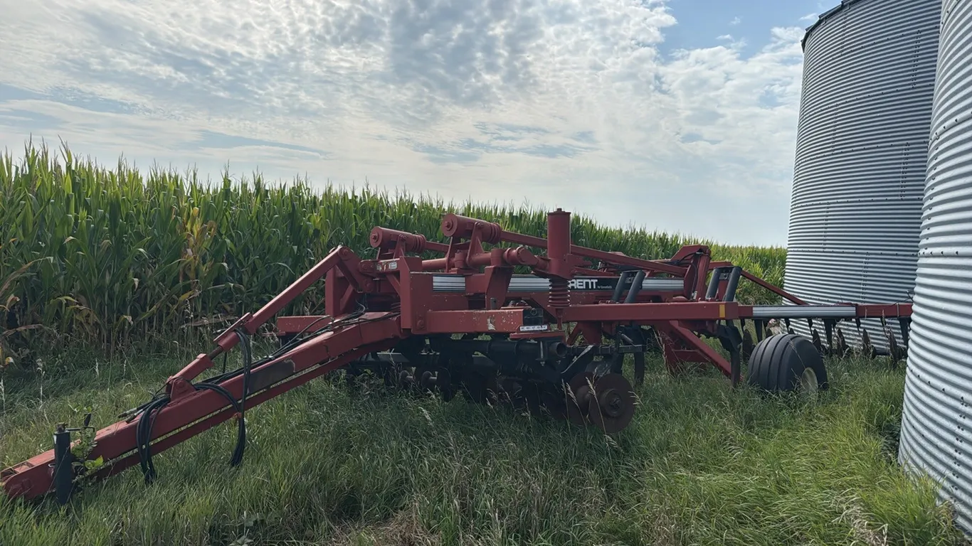 2005 Brent CPC 5 Shank Pull Type Disc Ripper (Has 1 Tire off the Bead and Frame Is Cracked On Both Sides, See Pictures) - This lot may require additio