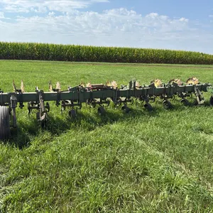 John Deere 8 Row 30” Row Crop Cultivator 3 PT, Missing (1) Hydraulic Ram