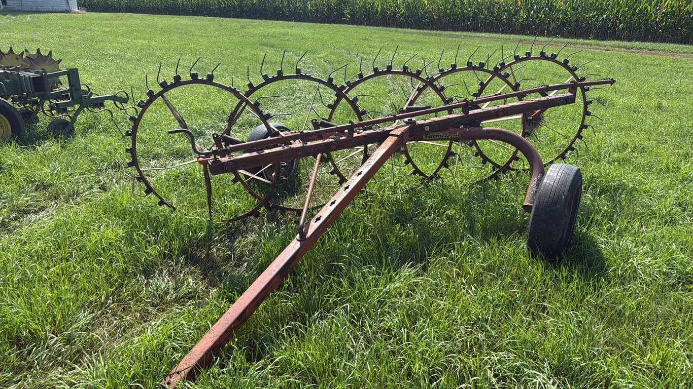 Farmhand 5 Wheel Hay Rake