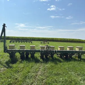 John Deere 7100 3 Pt 8 Row 30” Planter w/ (8) Extra Boxes w/ Light Monitor