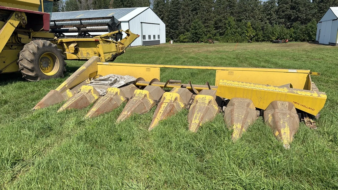 New Holland 8 Row 30” Corn Head