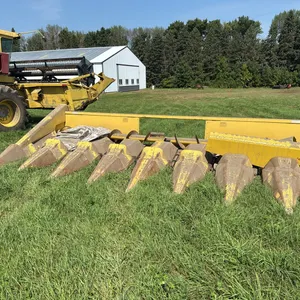 New Holland 8 Row 30” Corn Head