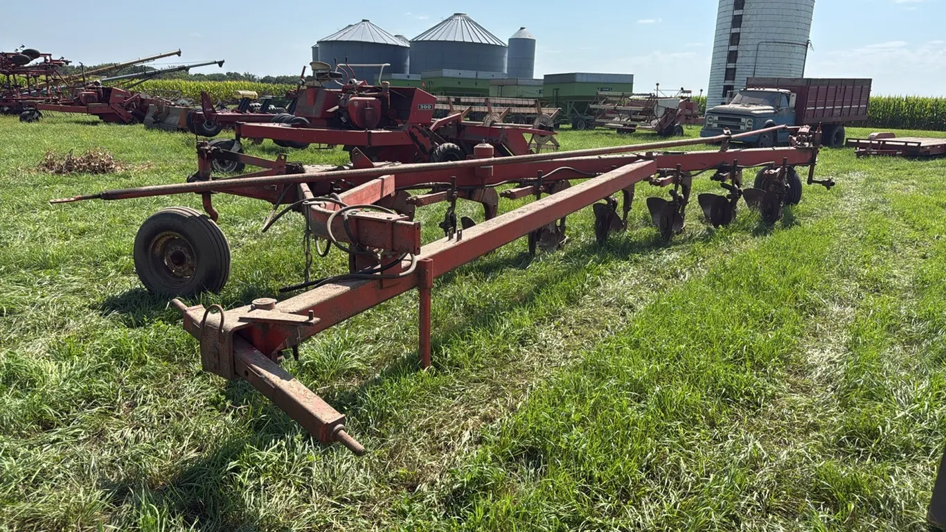 Case 7 Bottom Molboard Plow