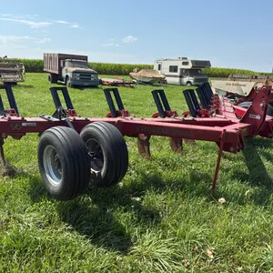 Case IH 14 V Ripper, 3 PT, 9 Shank