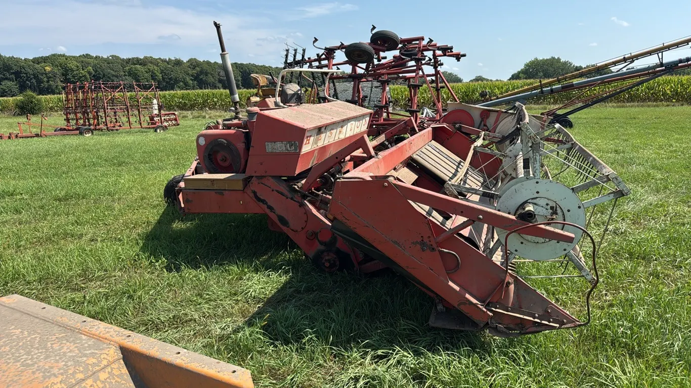 Hesston 300 Approx 15’ Swather *NOT Running and Missing Front Wheel*