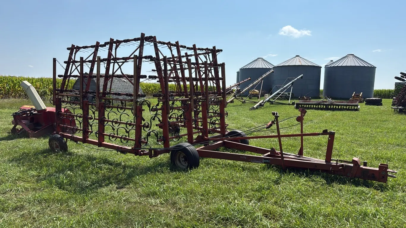 Approx 36’ Melroe 420 Multiweeder, *Has Flat Tires*