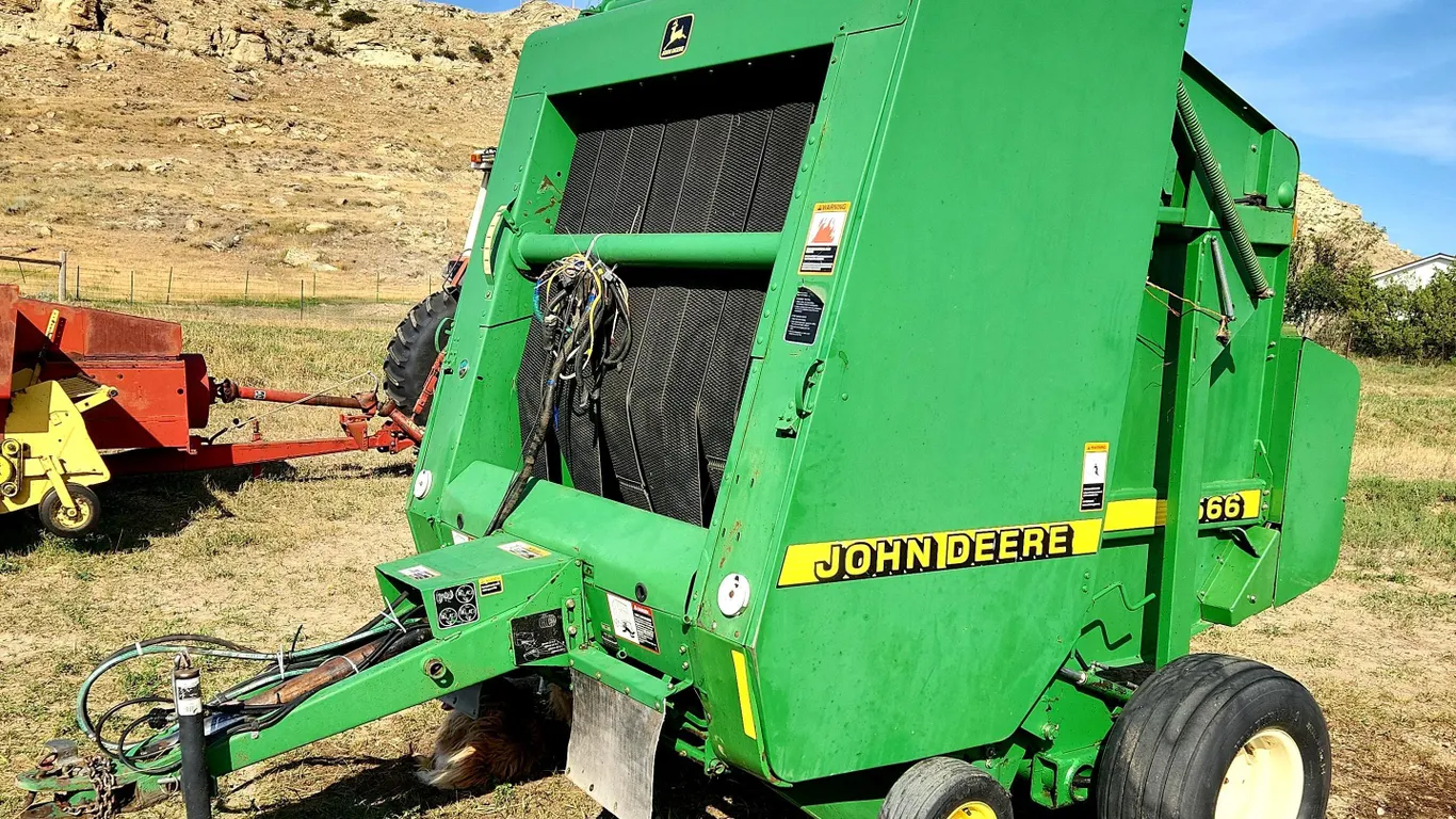 1996 John Deere 566 Round Baler