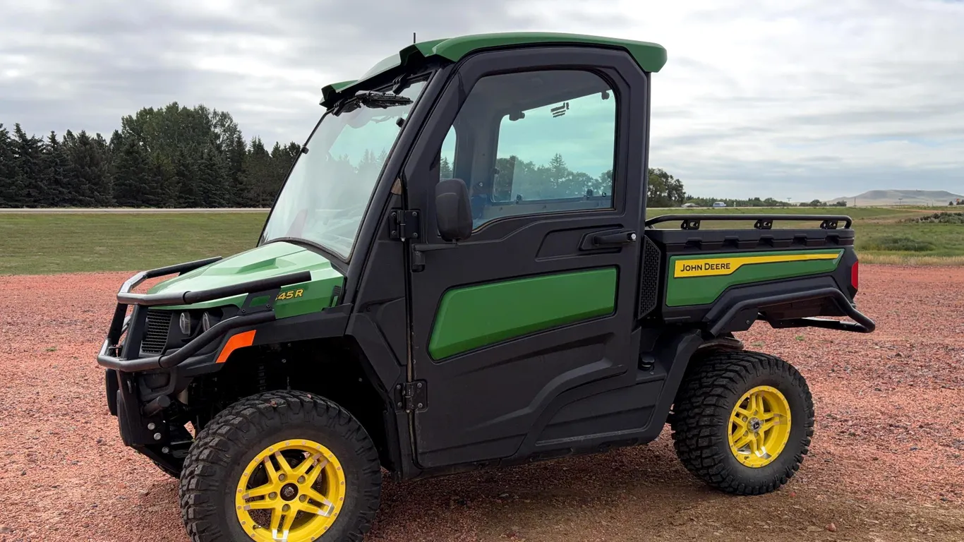 John Deere 845R Gator UTV