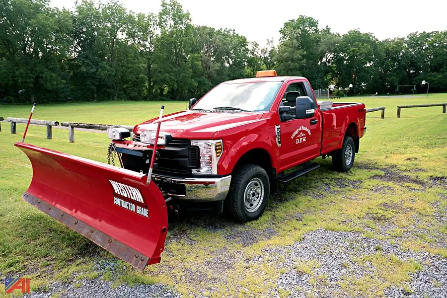 2018 Ford F350 Pickup Truck with Plow