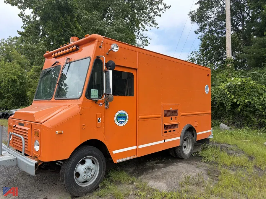 1995 GMC P30 Forward Control Van