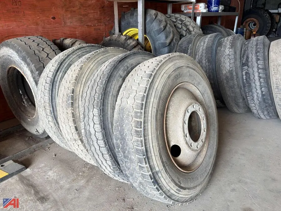 (4) 11R24.5 Michelin XDS2 Tires on Steel Hub Pilot Wheels