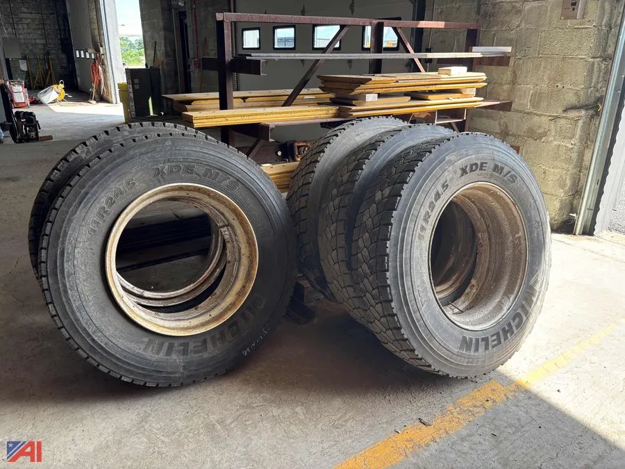 (5) 11R24.5 Michelin XDE M/S Truck Tires on Dayton Rims