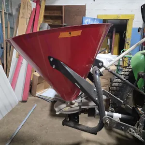 (#9) Worksaver CS-694 3-Point PTO Driven Seeder/Spreader
