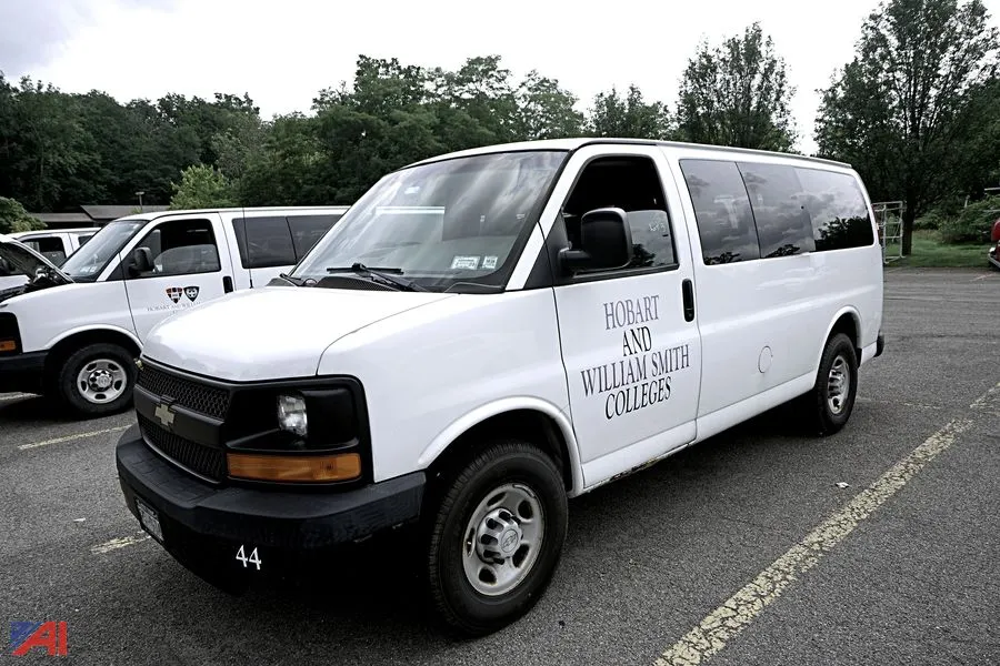 2008 Chevy Express 2500 Extended 12 Passenger Van/44