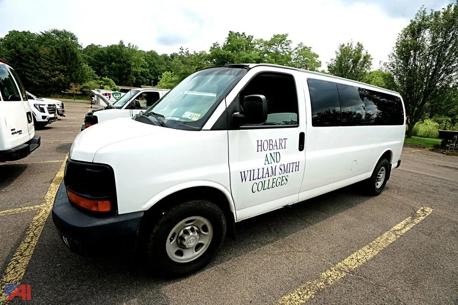 2014 Chevy Express Extended 12 Person Passenger Van/41