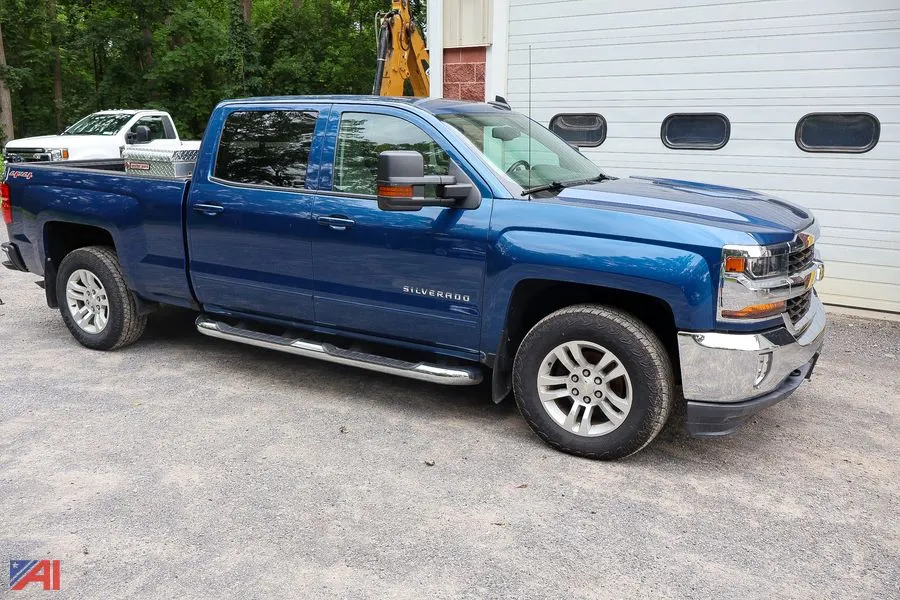 2017 Chevy Silverado LT 1500 Crew Cab Pickup Truck