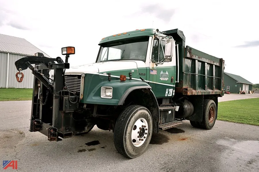2000/28 Freightliner FL70 Dump & Plow Truck/H28