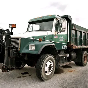 2000/28 Freightliner FL70 Dump & Plow Truck/H28