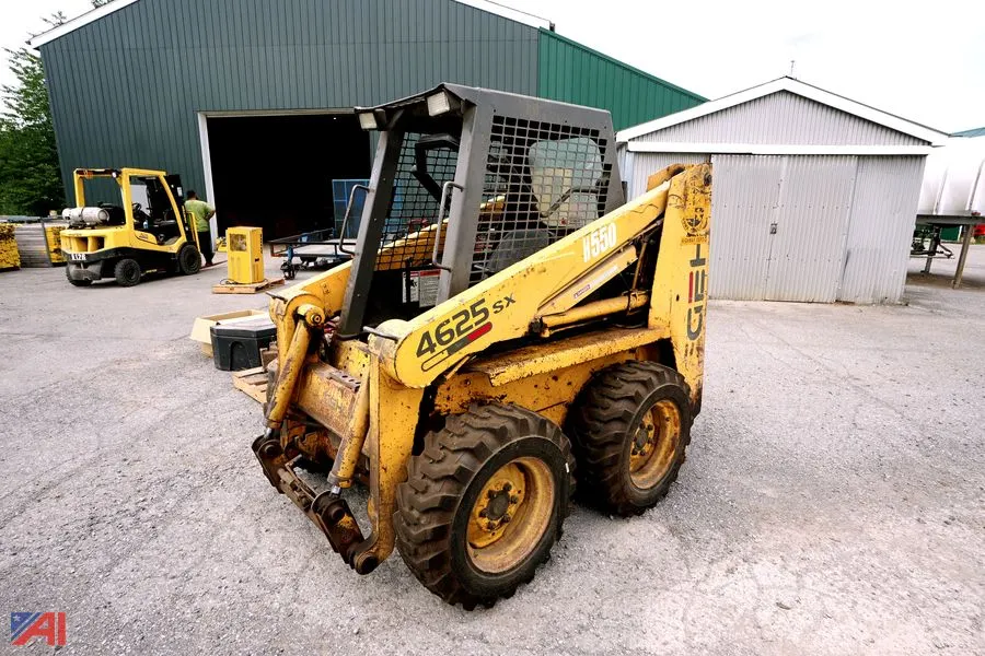 Gehl #4625 Skid Steer Loader with Bucket & Forks