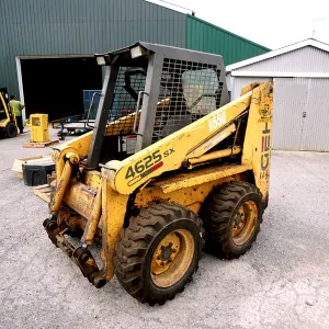 Gehl #4625 Skid Steer Loader with Bucket & Forks