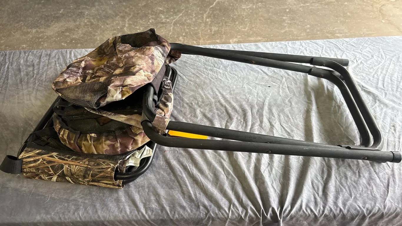 Fold Up Hunting Stools (Neenah, WI)