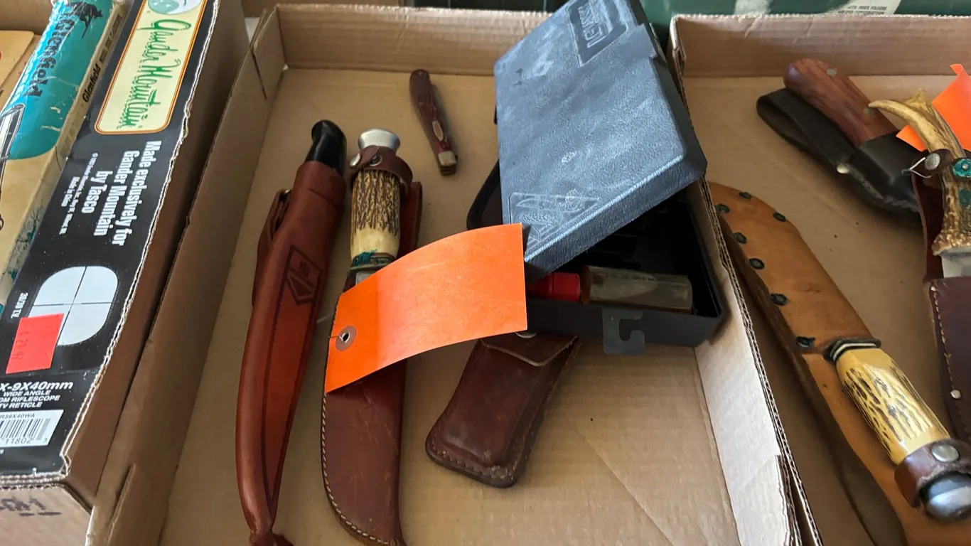 (4) Knives and Sharpeners (Arcadia, WI)