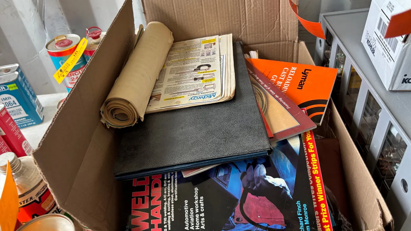 Assortment of Hunting Magazines and Books (Arcadia, WI)