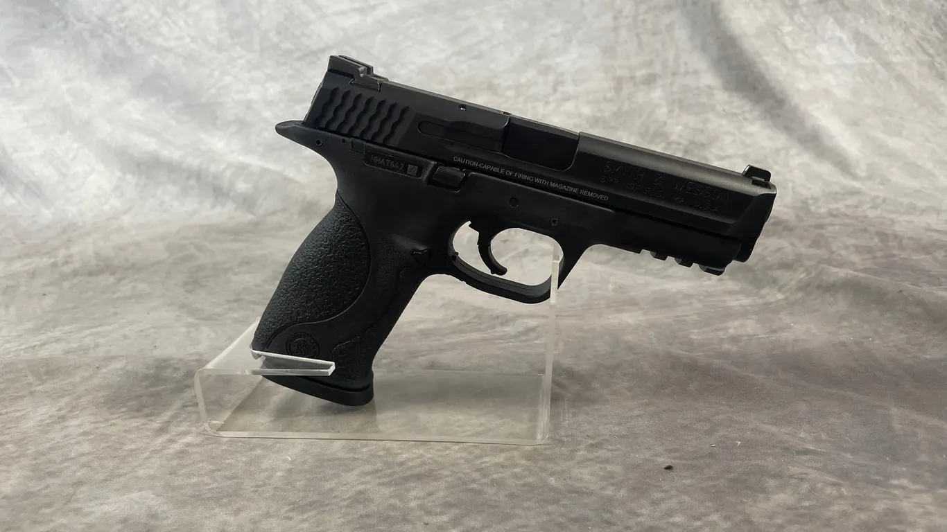 Smith & Wesson M&P 9, 9mm Pistol, SN: HHA7642 (Neenah, WI)