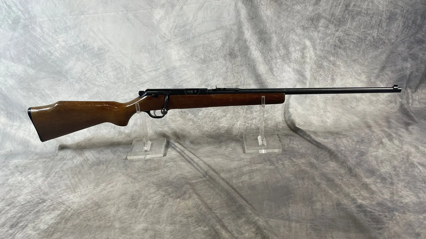 Glenfield Model 25, 22 Cal. Rifle, SN: 23769547 (Neenah, WI)