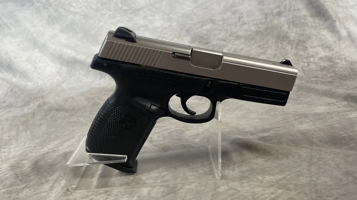 Smith & Wesson SW40VE, 40 S&W Cal. Pistol, SN: RAN0757 (Neenah, WI)