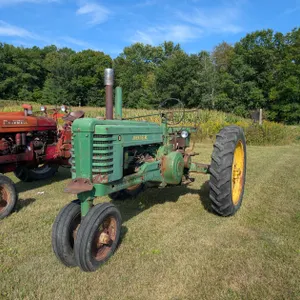 John Deere B
