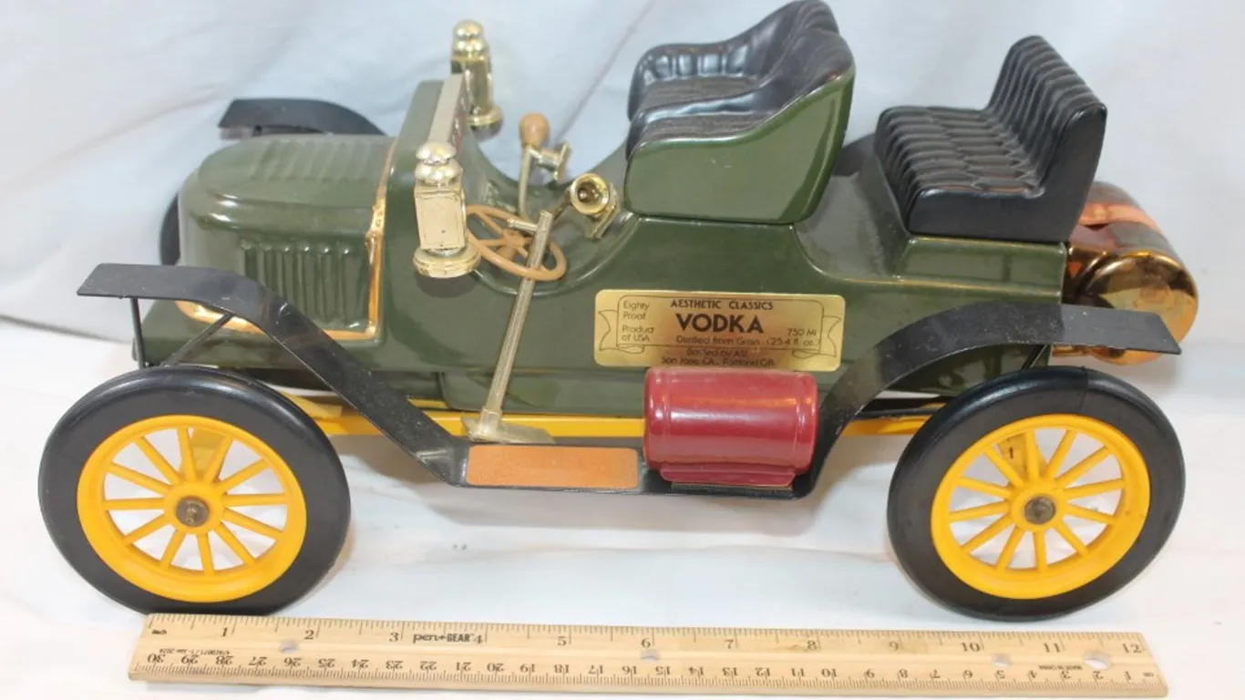 Aesthetic Classic Vodka Decanter, Some Pieces Loose