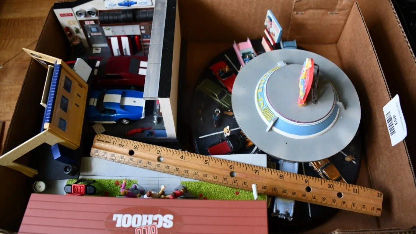 Model Garage Drive-In and Old School Display