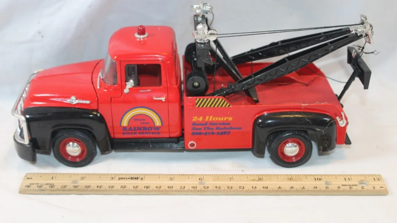 1:18 Scale Die-Cast Rainbow Service Tow Truck, '56 Ford F-150