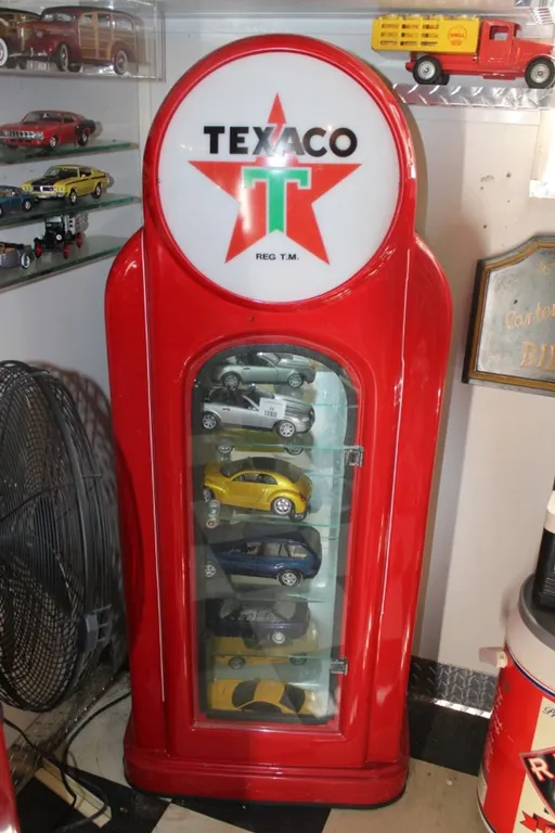 Texaco Advertising Display Cabinet with Light. Measures 22 x 12 x 55. Die Cast sold In Next Lot