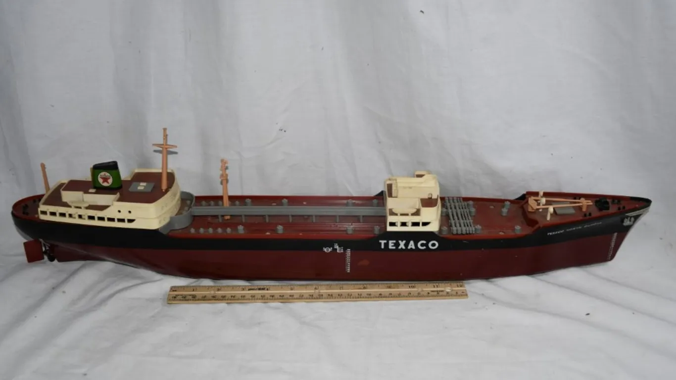 Plastic SS Texaco North Dakota Tanker Model