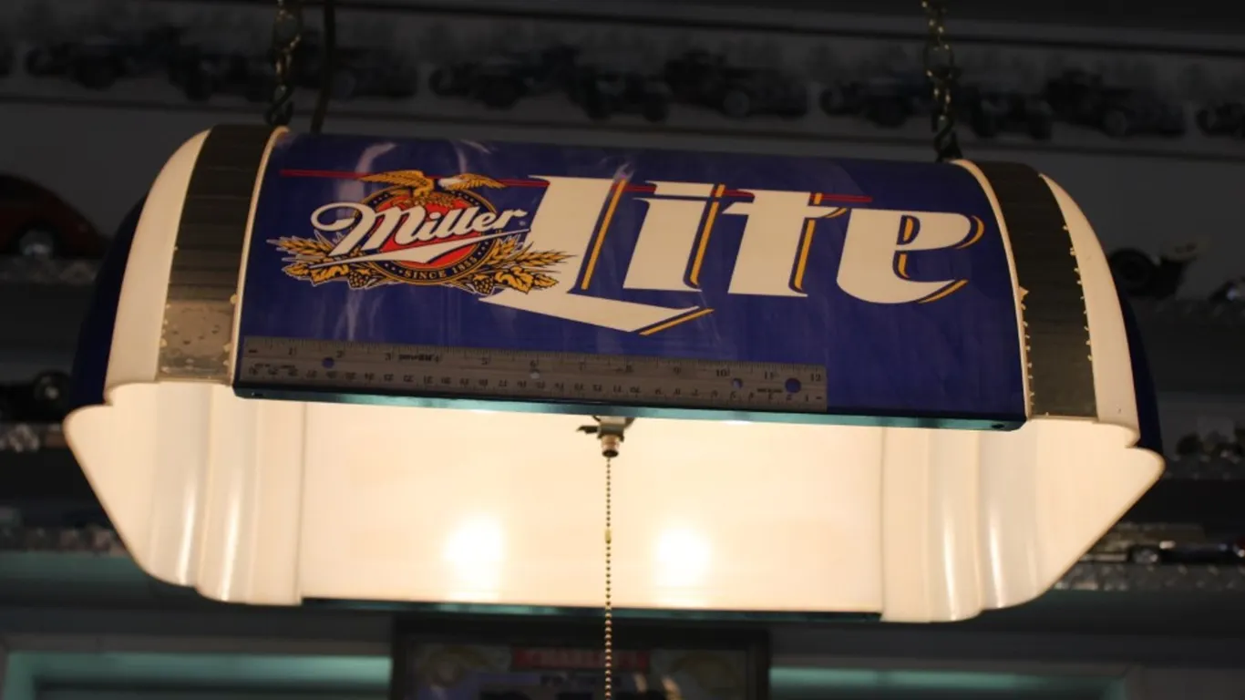 Miller Lite Bar Light Measures 25 x 16 x 10
