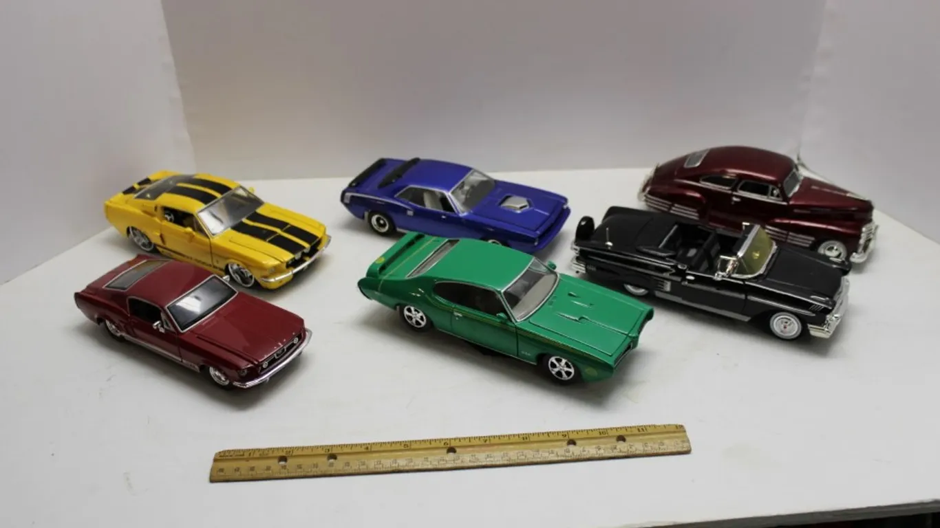 6 1:24 Scale Die Cast Cars