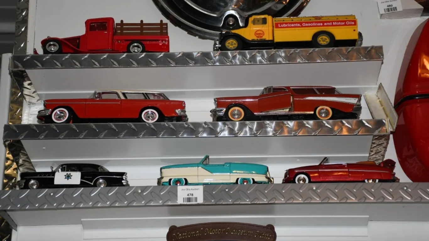 7 Diecast Cars: 1:18 Scale and 1:24 Scale