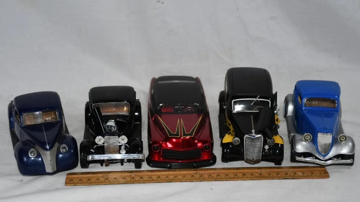 5 Diecast Cars