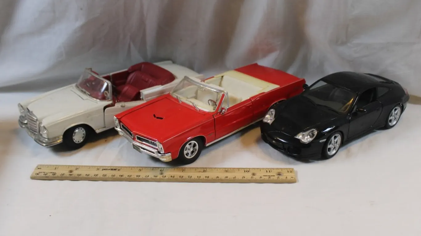 Three 1:18 Scale Die Cast Model Cars Porsche 911 Mercedes and 59 Pontiac GTO
