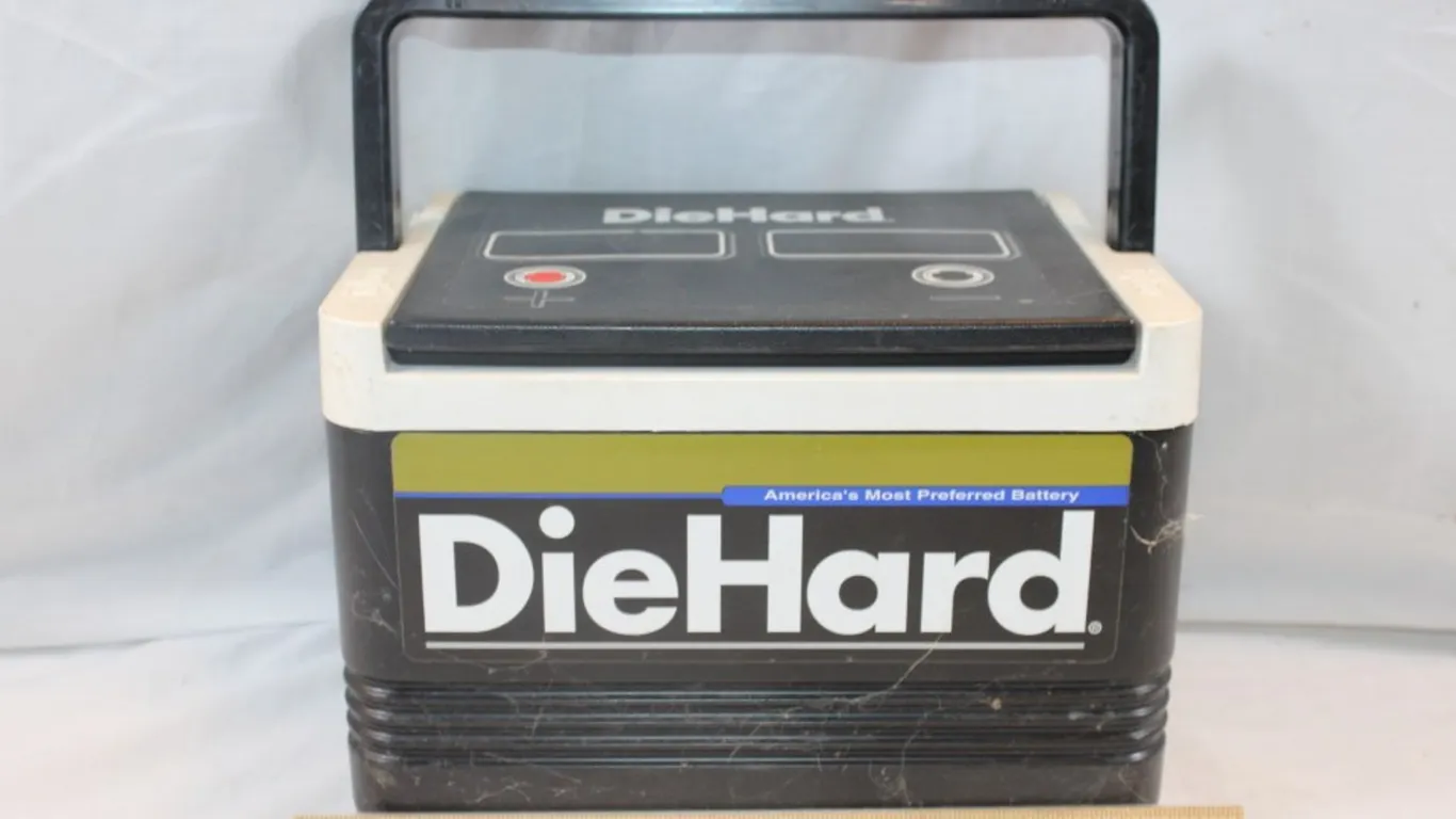 Die Hard Battery Advertising Lunch Cooler