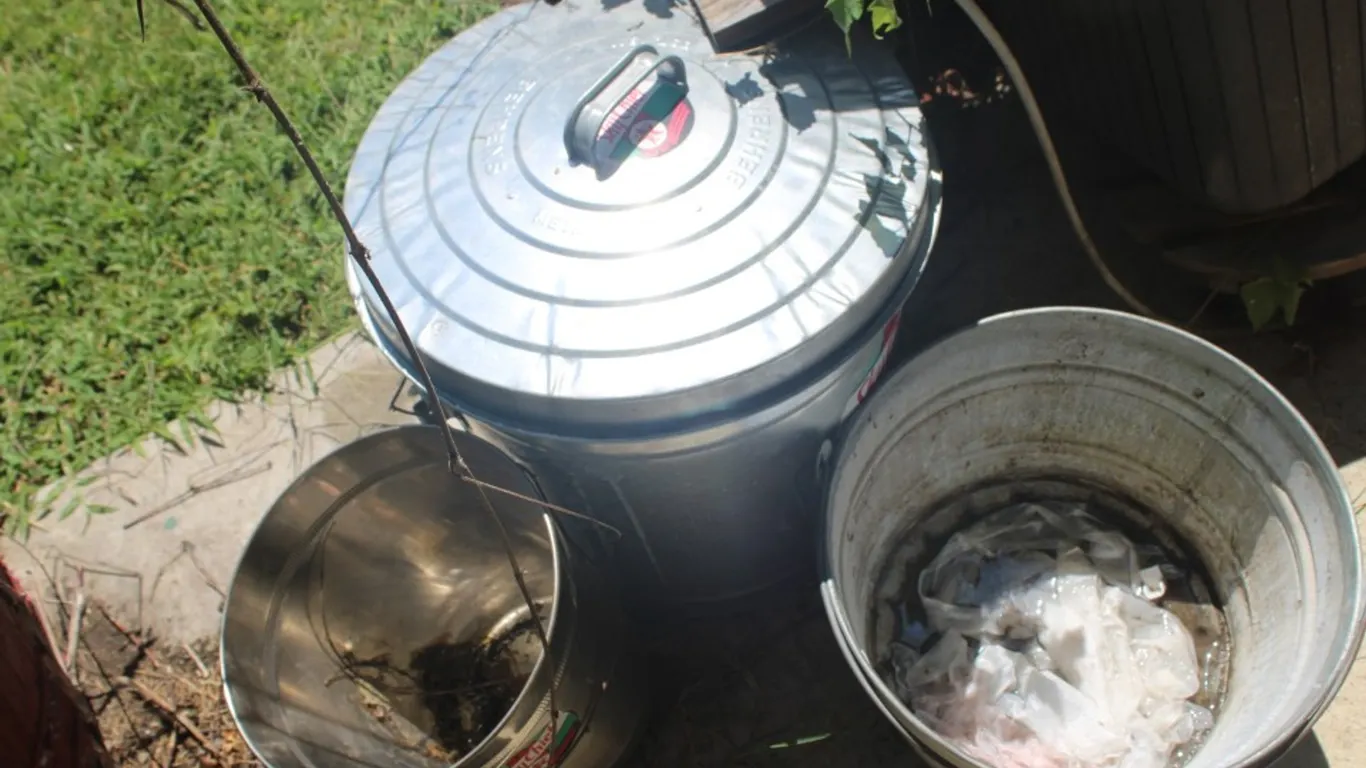 Behrens Trashcan, Galvanized Bucket, and Trashcan