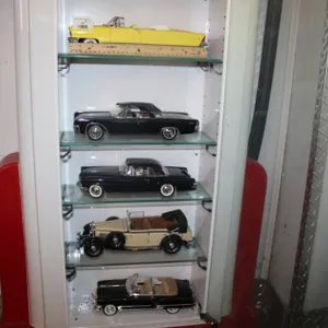 5 1:18 Scale Model Cars Including Sunstar 1956 Lincoln Premiere, Signature Brand 1961 Lincoln Continental, Signature 1956 Continental Mark II, Anson 1