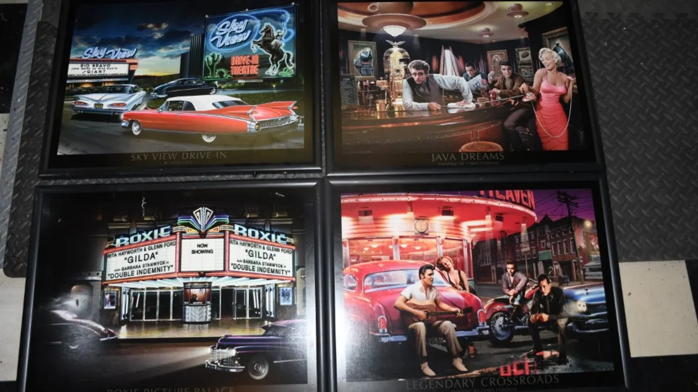 4 Light up Prints, Measures 25 x 19, No Power Cords