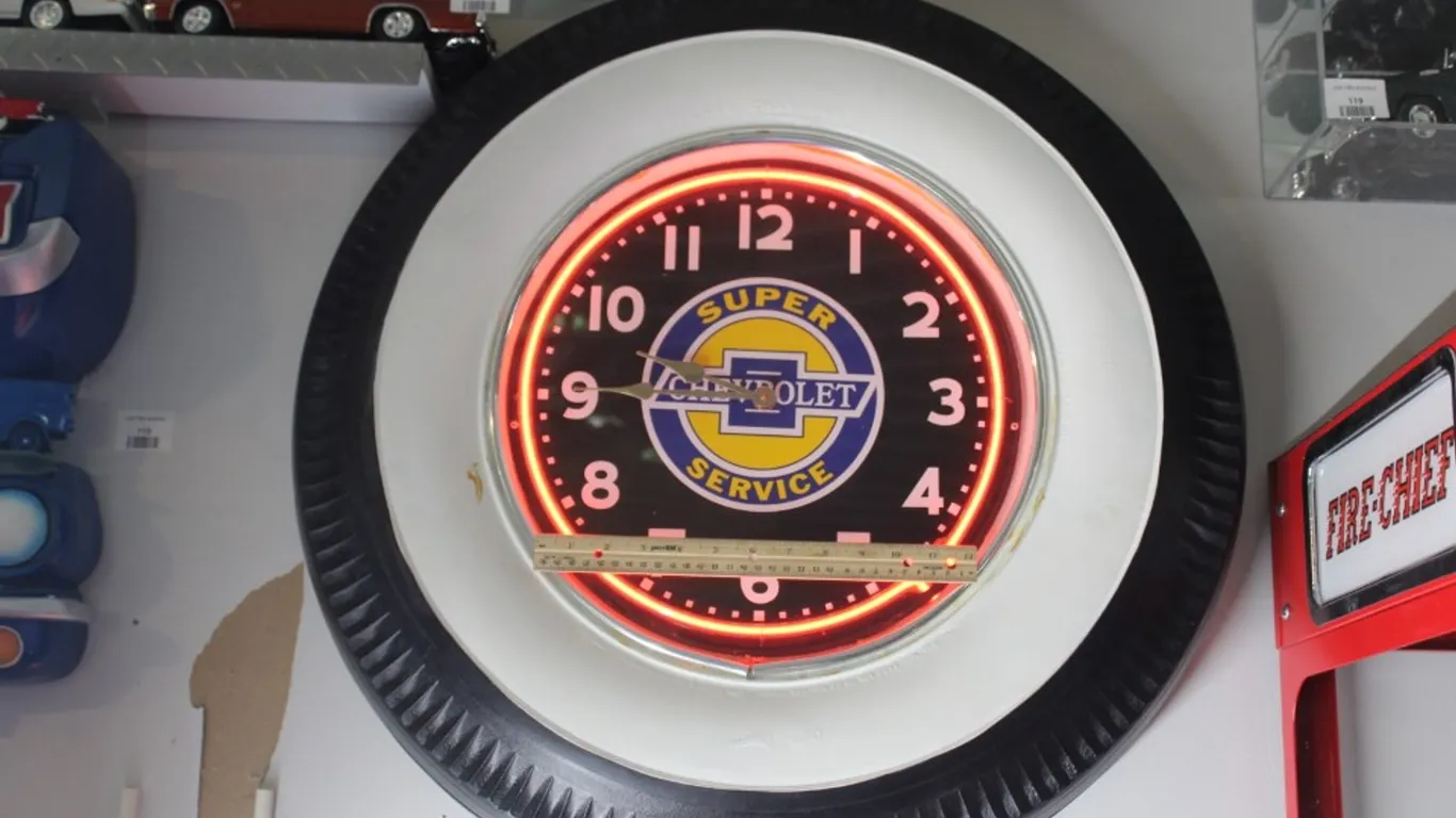 27 Inch Chevy Super Service Neon Wall Clock, Neon Flickers