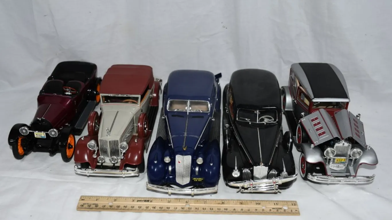 Five 1:18 Scale Diecast Models: 1934 Cadillac, 1941 Packard LeBaron, 1917 Touring Car Missing Some Parts,